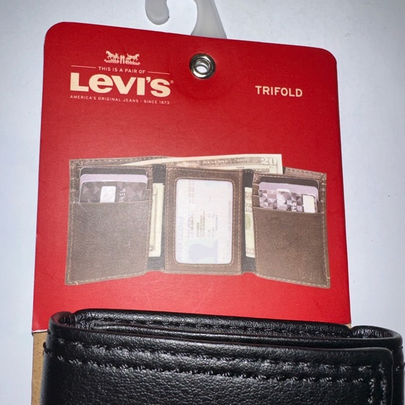 Levi’s wallet nwt - Picture 3 of 5